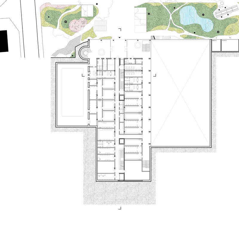 Grundriss 1. Untergeschoss, Eingänge Schule, Schwimmen, Sport.
