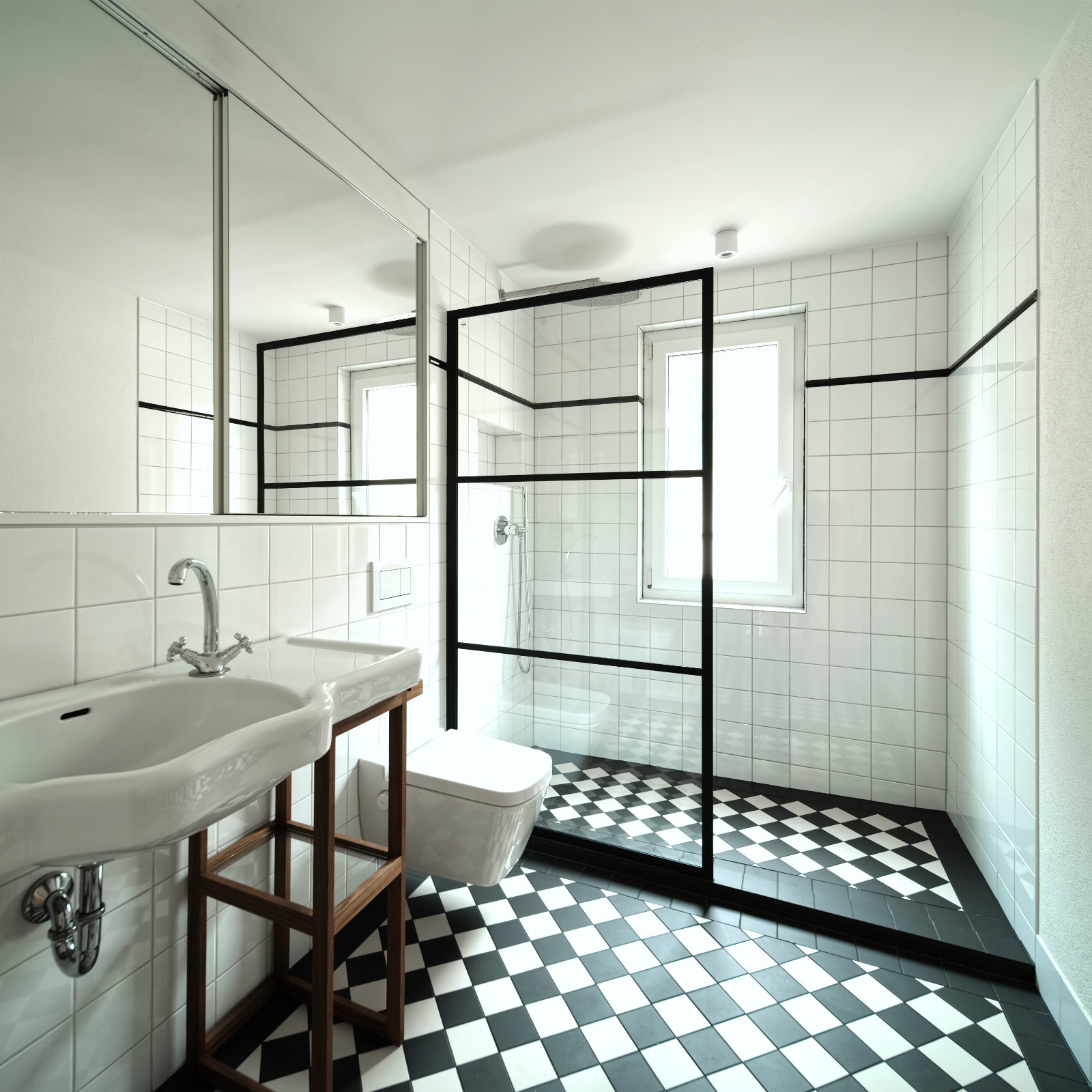 Badezimmer mit Dusche.