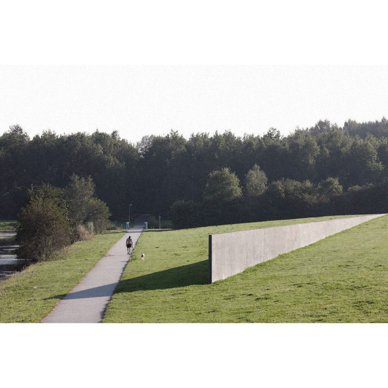 Referenz: Richard Serra, Sea Level, 1989-1996.